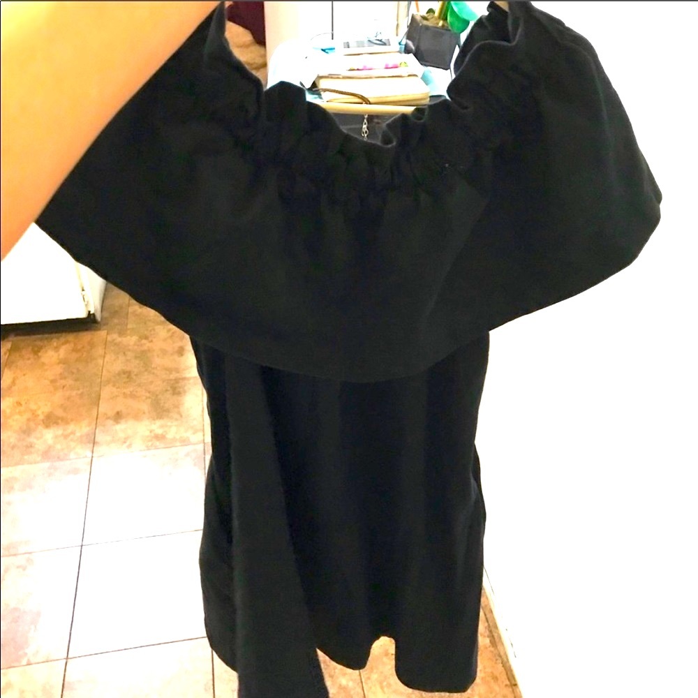 Off the shoulder Cute black dress.